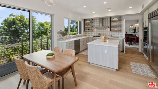 928 Las Lomas Avenue, Pacific Palisades, CA 90272
