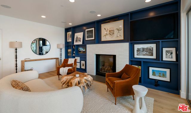 928 Las Lomas Avenue, Pacific Palisades, CA 90272