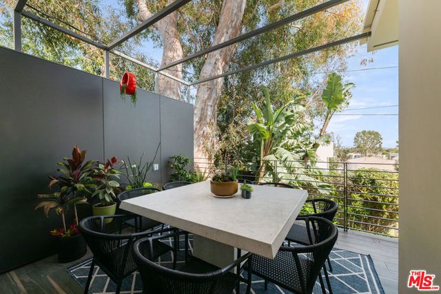 928 Las Lomas Avenue, Pacific Palisades, CA 90272