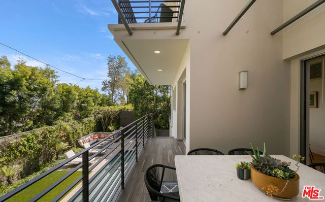 928 Las Lomas Avenue, Pacific Palisades, CA 90272