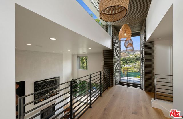 928 Las Lomas Avenue, Pacific Palisades, CA 90272