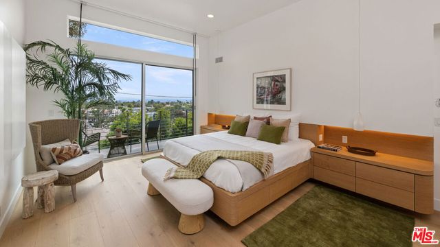 928 Las Lomas Avenue, Pacific Palisades, CA 90272