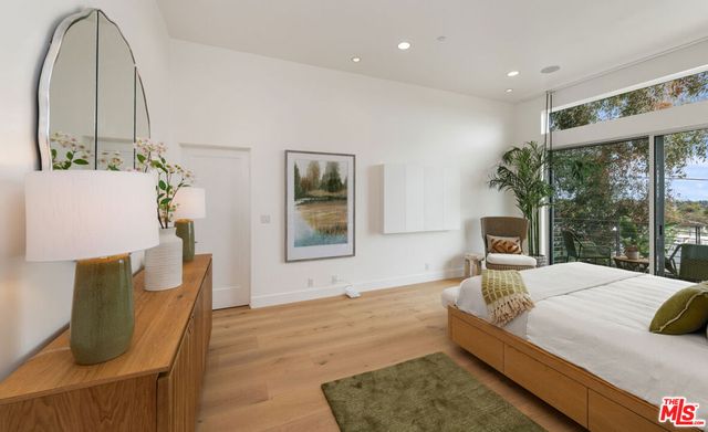928 Las Lomas Avenue, Pacific Palisades, CA 90272