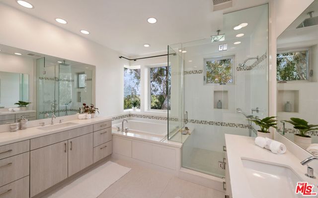 928 Las Lomas Avenue, Pacific Palisades, CA 90272