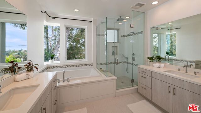 928 Las Lomas Avenue, Pacific Palisades, CA 90272