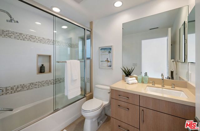 928 Las Lomas Avenue, Pacific Palisades, CA 90272