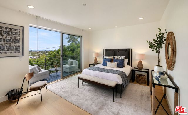 928 Las Lomas Avenue, Pacific Palisades, CA 90272