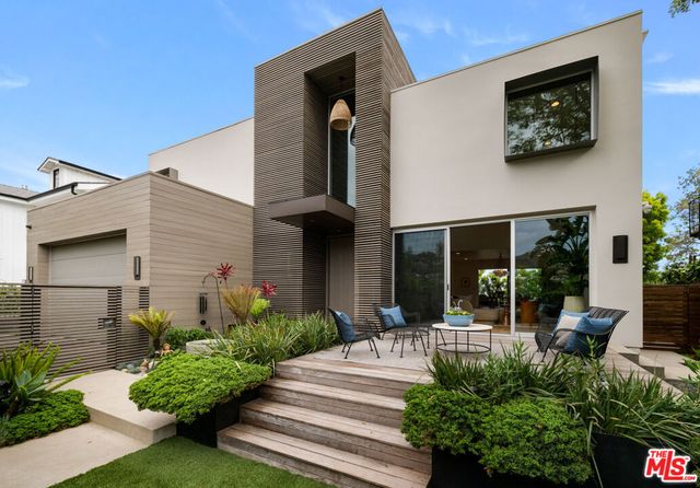 928 Las Lomas Avenue, Pacific Palisades, CA 90272
