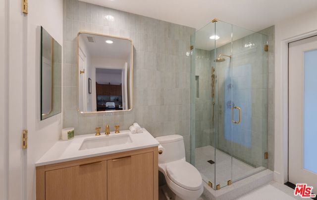 928 Las Lomas Avenue, Pacific Palisades, CA 90272