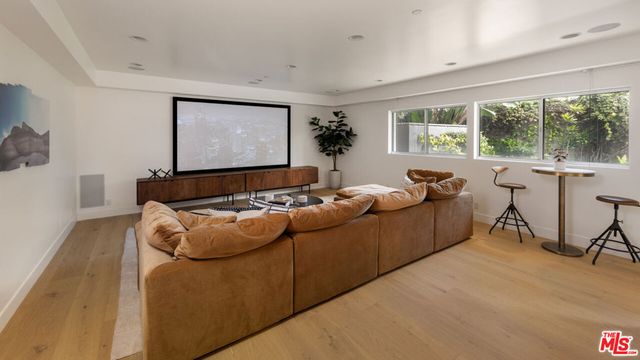 928 Las Lomas Avenue, Pacific Palisades, CA 90272