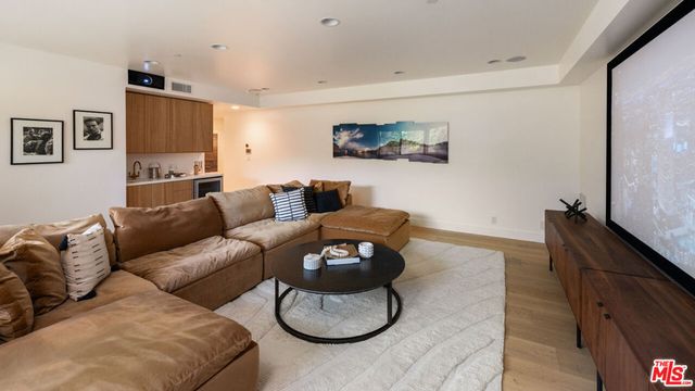 928 Las Lomas Avenue, Pacific Palisades, CA 90272