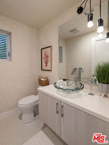 928 Las Lomas Avenue, Pacific Palisades, CA 90272