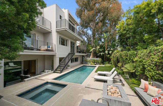 928 Las Lomas Avenue, Pacific Palisades, CA 90272