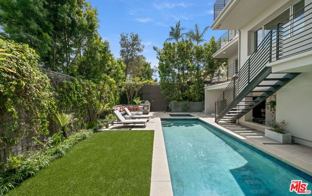 928 Las Lomas Avenue, Pacific Palisades, CA 90272