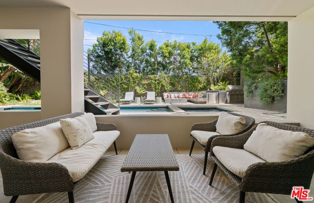 928 Las Lomas Avenue, Pacific Palisades, CA 90272