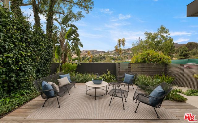 928 Las Lomas Avenue, Pacific Palisades, CA 90272
