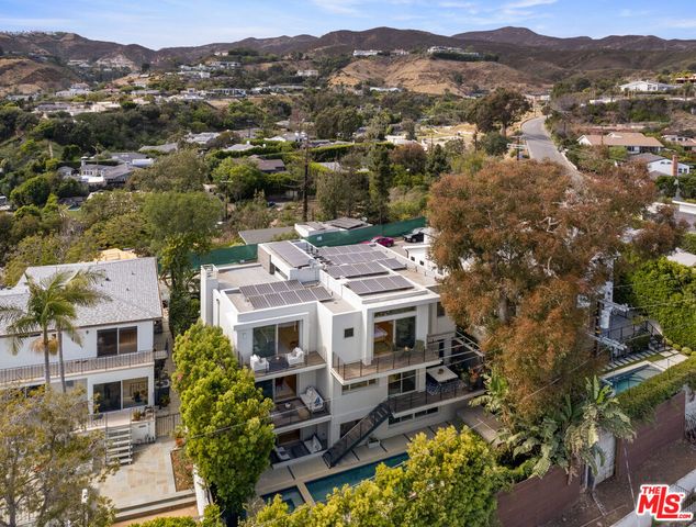 928 Las Lomas Avenue, Pacific Palisades, CA 90272