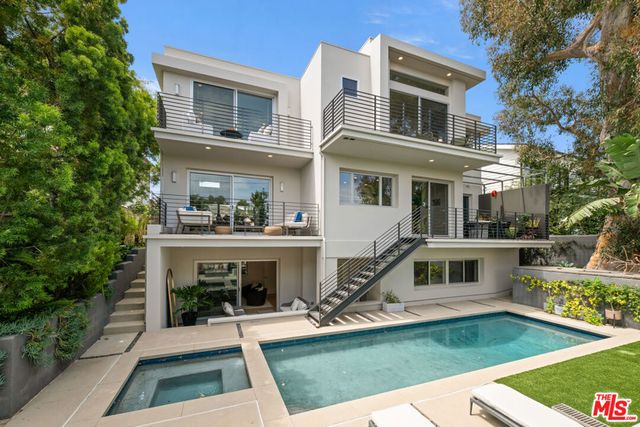 928 Las Lomas Avenue, Pacific Palisades, CA 90272