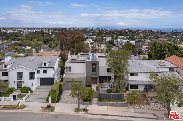 928 Las Lomas Avenue, Pacific Palisades, CA 90272