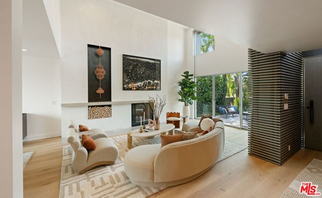 928 Las Lomas Avenue, Pacific Palisades, CA 90272