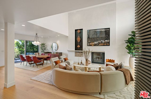 928 Las Lomas Avenue, Pacific Palisades, CA 90272