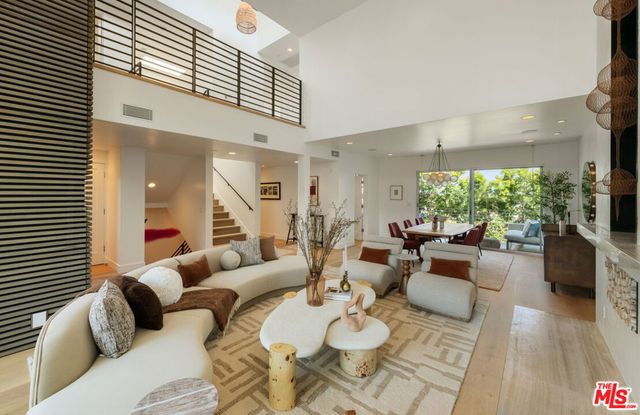 928 Las Lomas Avenue, Pacific Palisades, CA 90272