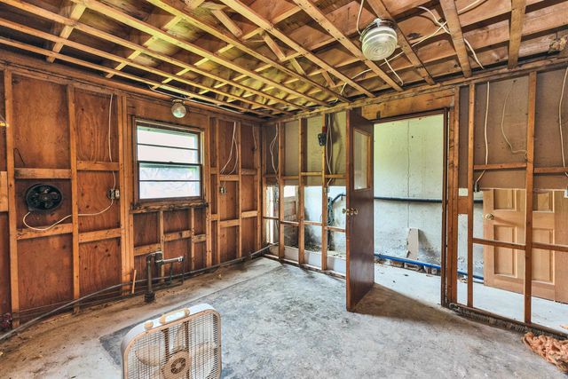 208 Mast Road, Lee, NH 03861