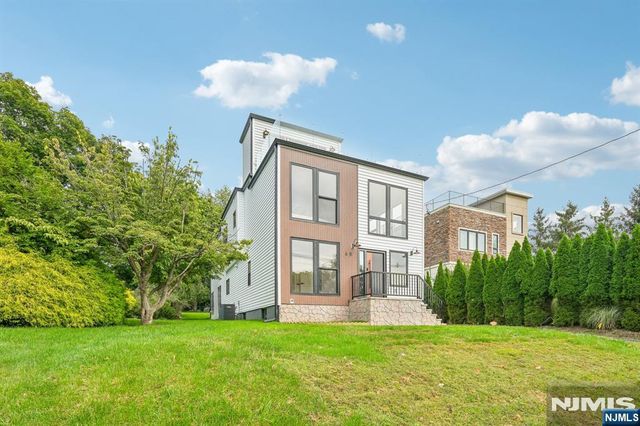 68 N Livingston Avenue, Livingston, NJ 07039