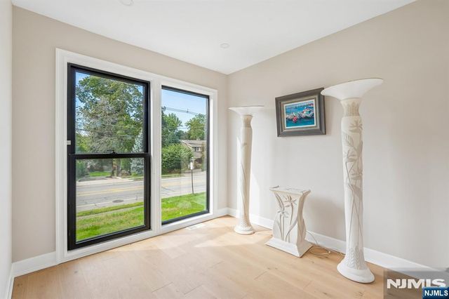 68 N Livingston Avenue, Livingston, NJ 07039