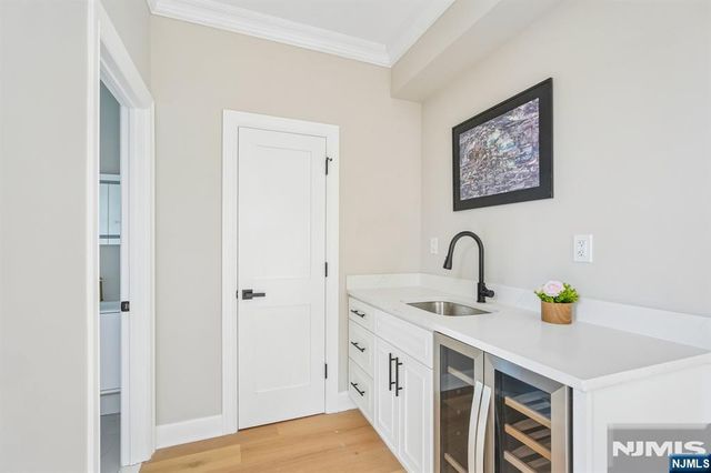 68 N Livingston Avenue, Livingston, NJ 07039