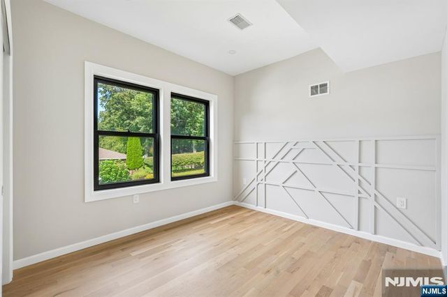 68 N Livingston Avenue, Livingston, NJ 07039