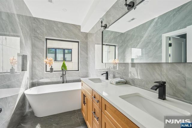 68 N Livingston Avenue, Livingston, NJ 07039