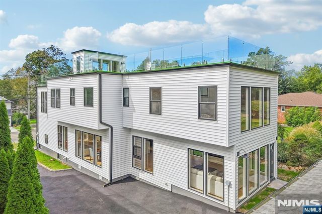 68 N Livingston Avenue, Livingston, NJ 07039