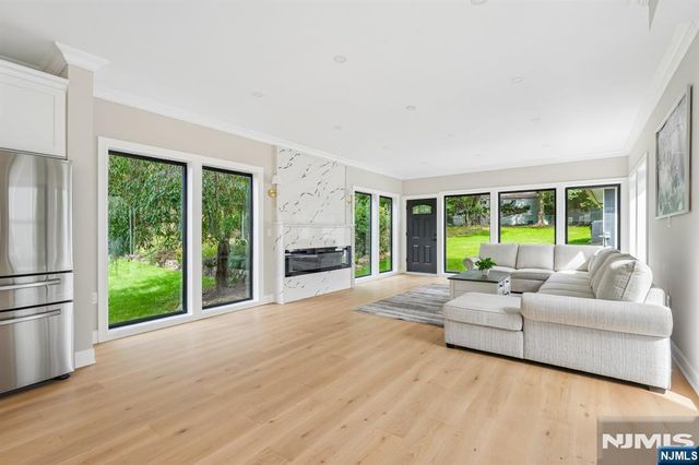 68 N Livingston Avenue, Livingston, NJ 07039