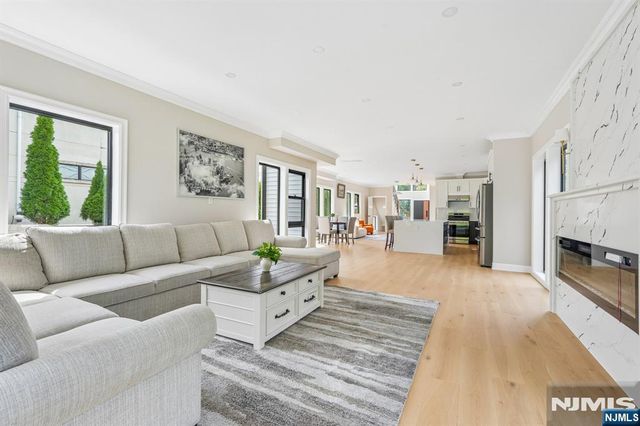 68 N Livingston Avenue, Livingston, NJ 07039