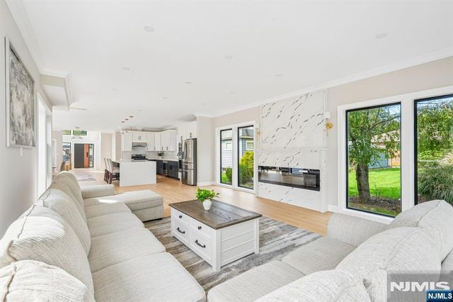68 N Livingston Avenue, Livingston, NJ 07039