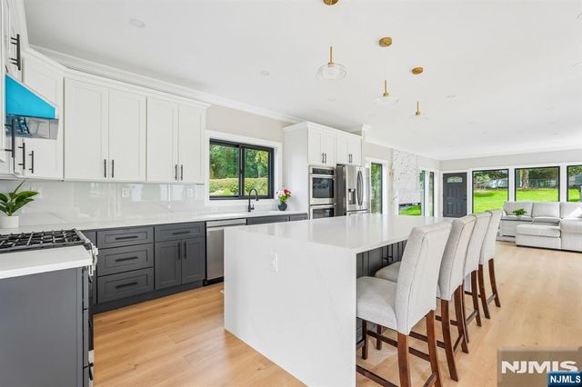 68 N Livingston Avenue, Livingston, NJ 07039