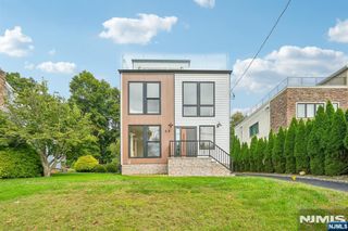 68 N Livingston Avenue, Livingston, NJ 07039