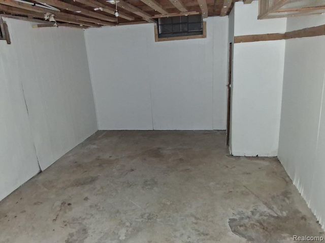 8791 E Outer Drive, Detroit, MI 48213