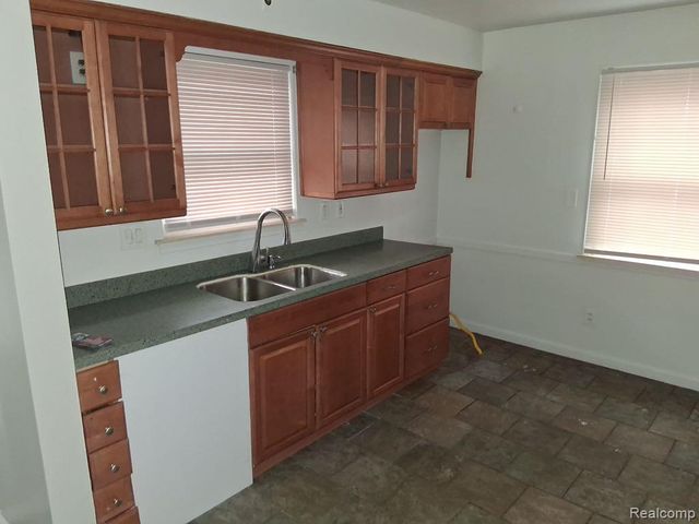 8791 E Outer Drive, Detroit, MI 48213