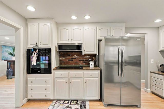 96 Pillsbury Road, Londonderry, NH 03053