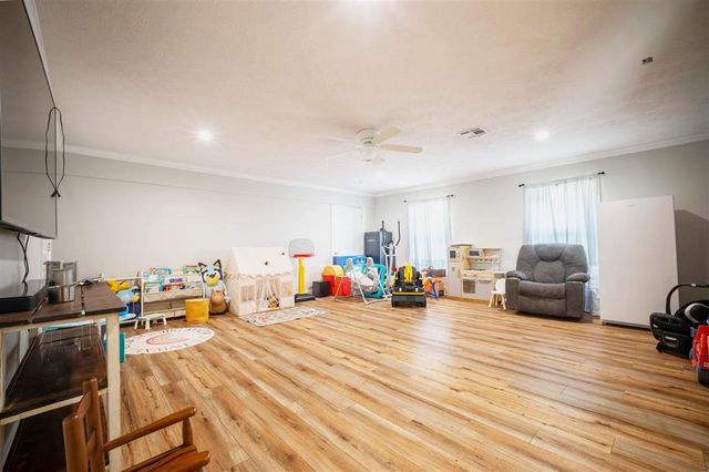 2797 E Gauthier Road, Lake Charles, LA 70607