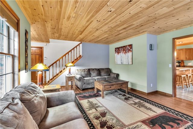 7542 Back Creek Road, Boston, NY 14075