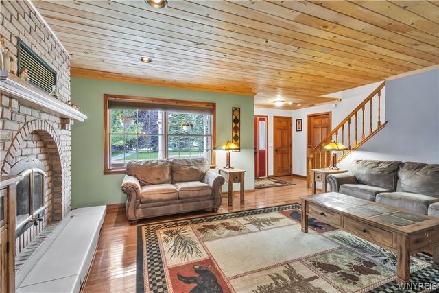 7542 Back Creek Road, Boston, NY 14075