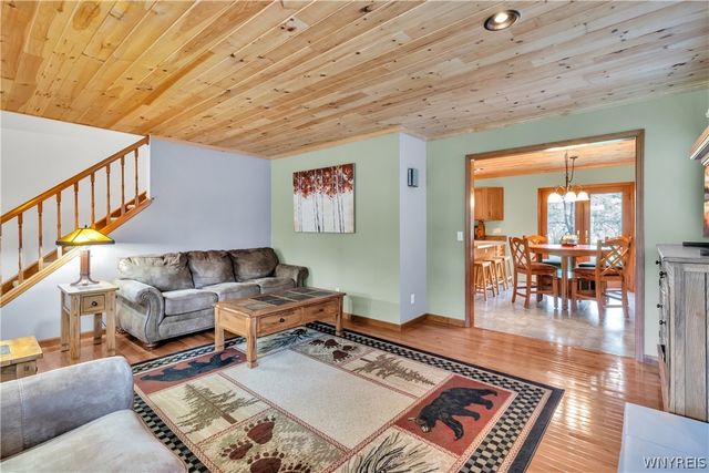 7542 Back Creek Road, Boston, NY 14075
