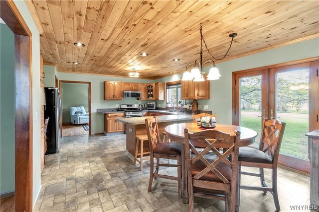 7542 Back Creek Road, Boston, NY 14075