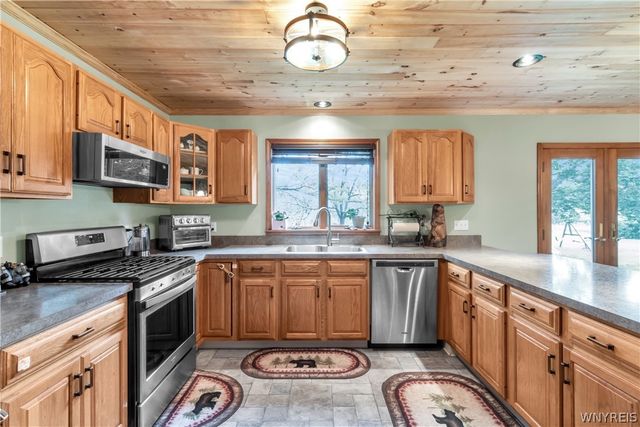 7542 Back Creek Road, Boston, NY 14075