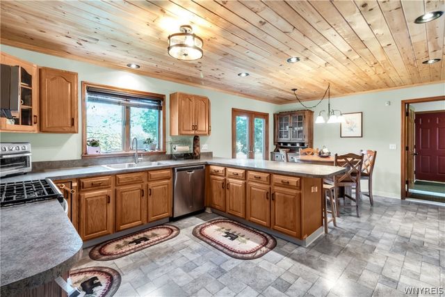 7542 Back Creek Road, Boston, NY 14075