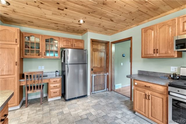 7542 Back Creek Road, Boston, NY 14075