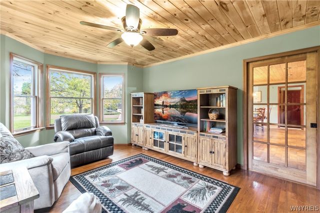 7542 Back Creek Road, Boston, NY 14075